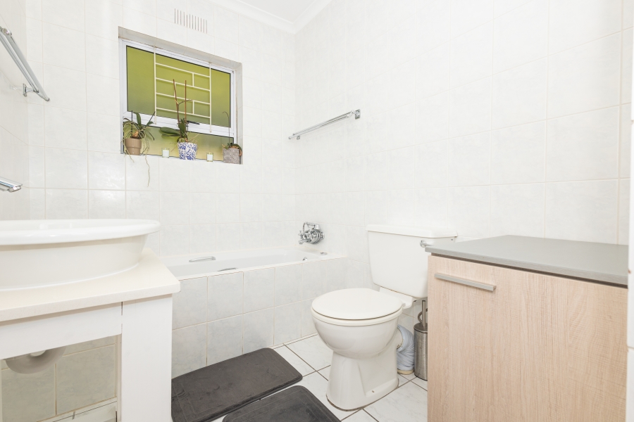 3 Bedroom Property for Sale in The Crest Western Cape